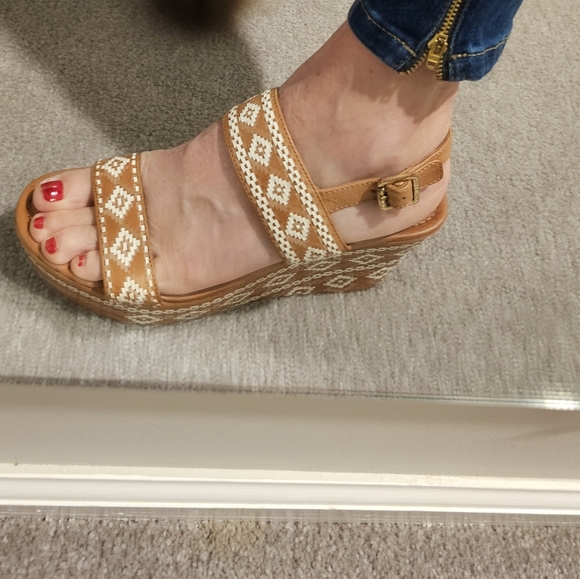 Women's Tory Burch ReenaTan Sandals - Picture 10 of 10